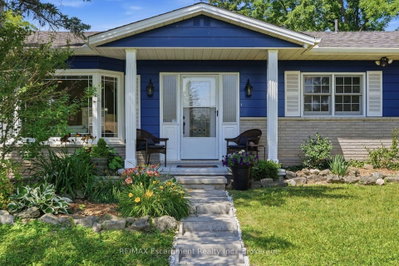 337 Concession 5 W • Hamilton, ON photo 2
