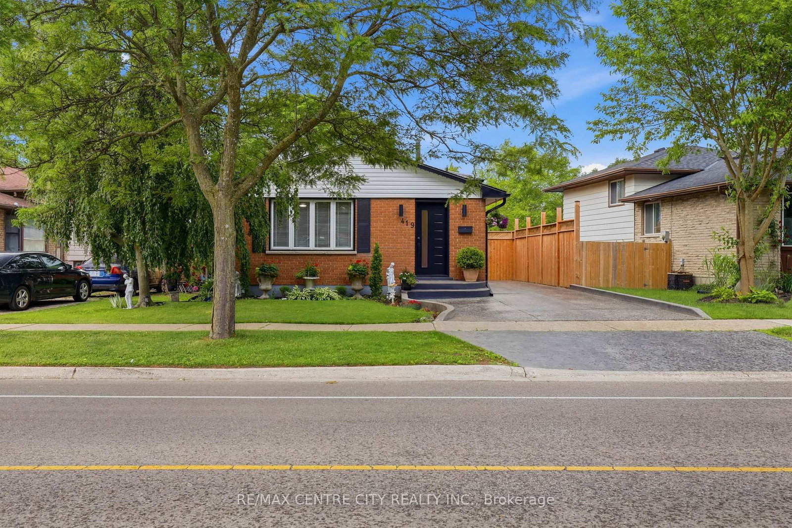 Detached House for sale at 419 Ferndale Avenue, London South, Ontario, N6C 2Y9 - South Q - MLS: X13568534