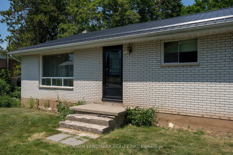 22 Queen Victoria St W photo 5