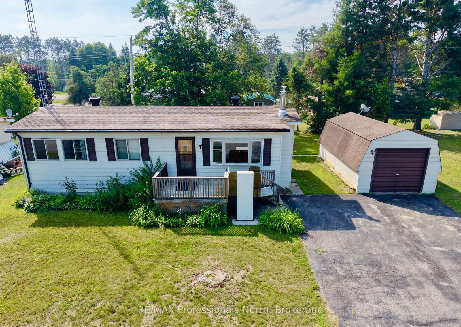 1034 Eighth Lane • Minden Hills, ON photo 1