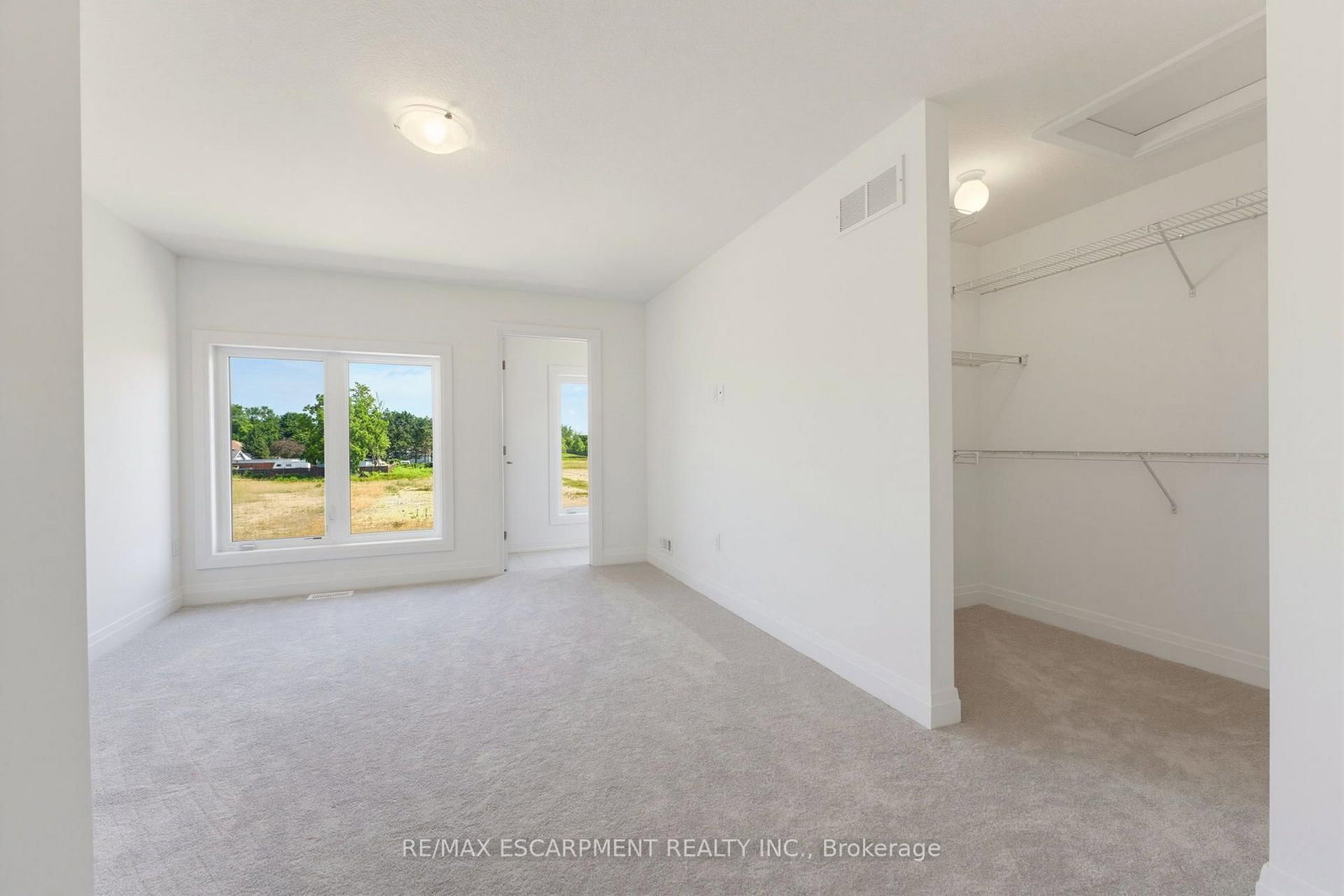 10 CLEAR VALLEY Lane • Hamilton, ON photo 12