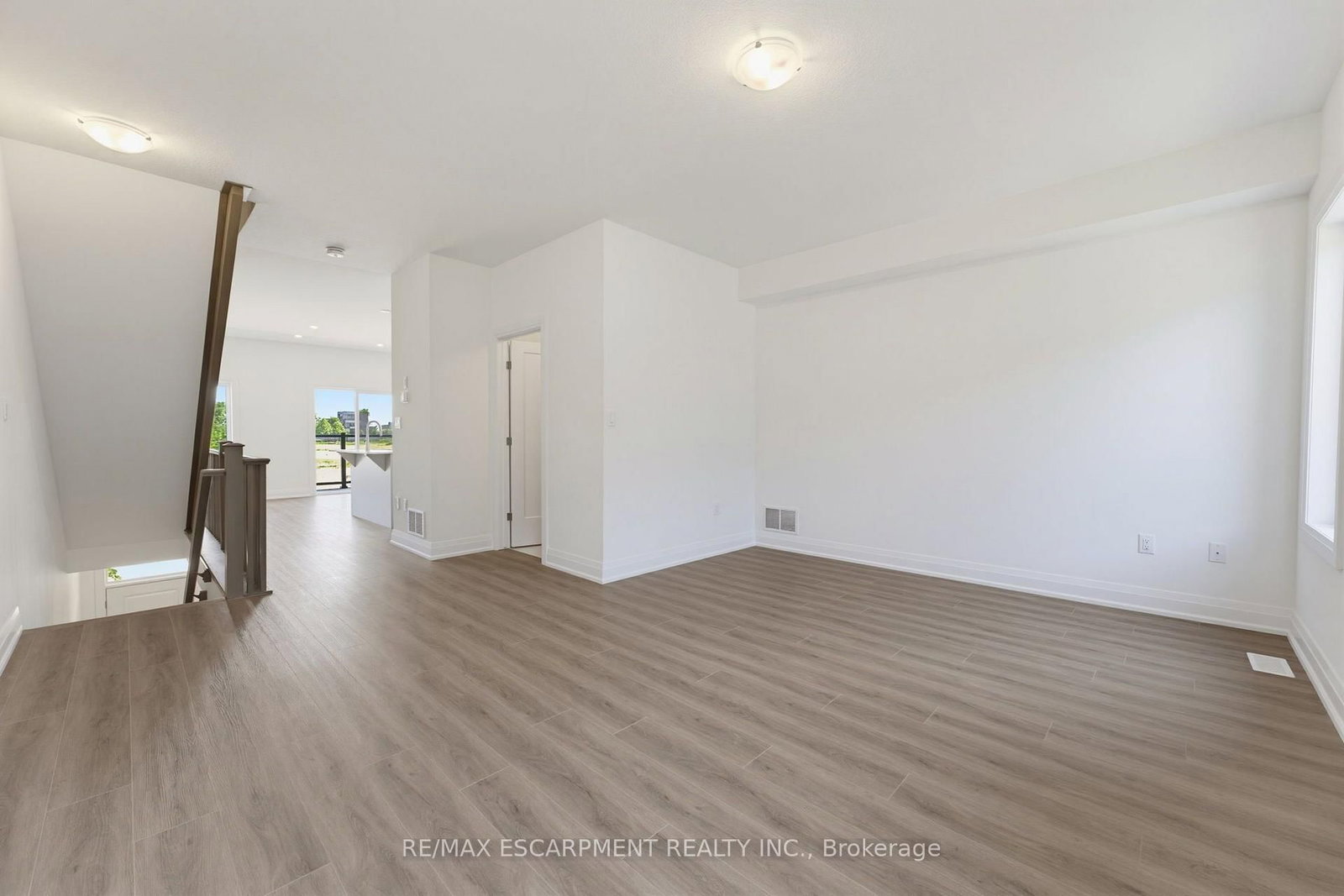 10 CLEAR VALLEY Lane • Hamilton, ON photo 6