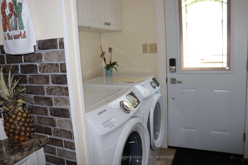 7 MAPLE ST St E photo 5