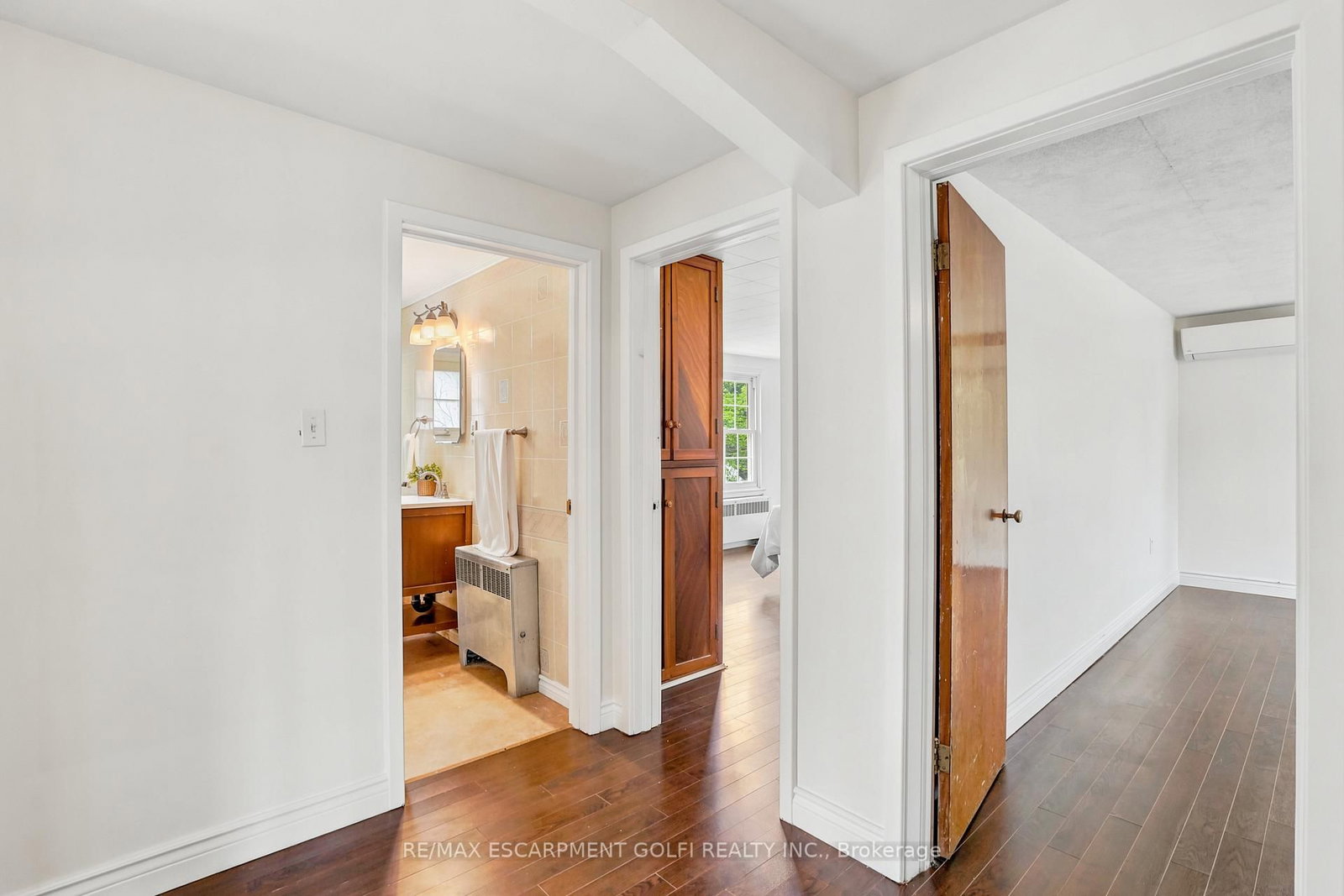 545 W Mohawk Road • Hamilton, ON photo 15
