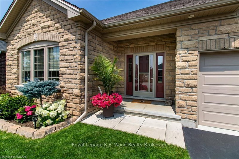 6 ESSELTINE Drive