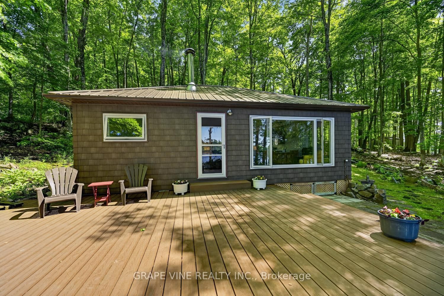 1010 Firefly Lane • Perth Road, ON photo 1