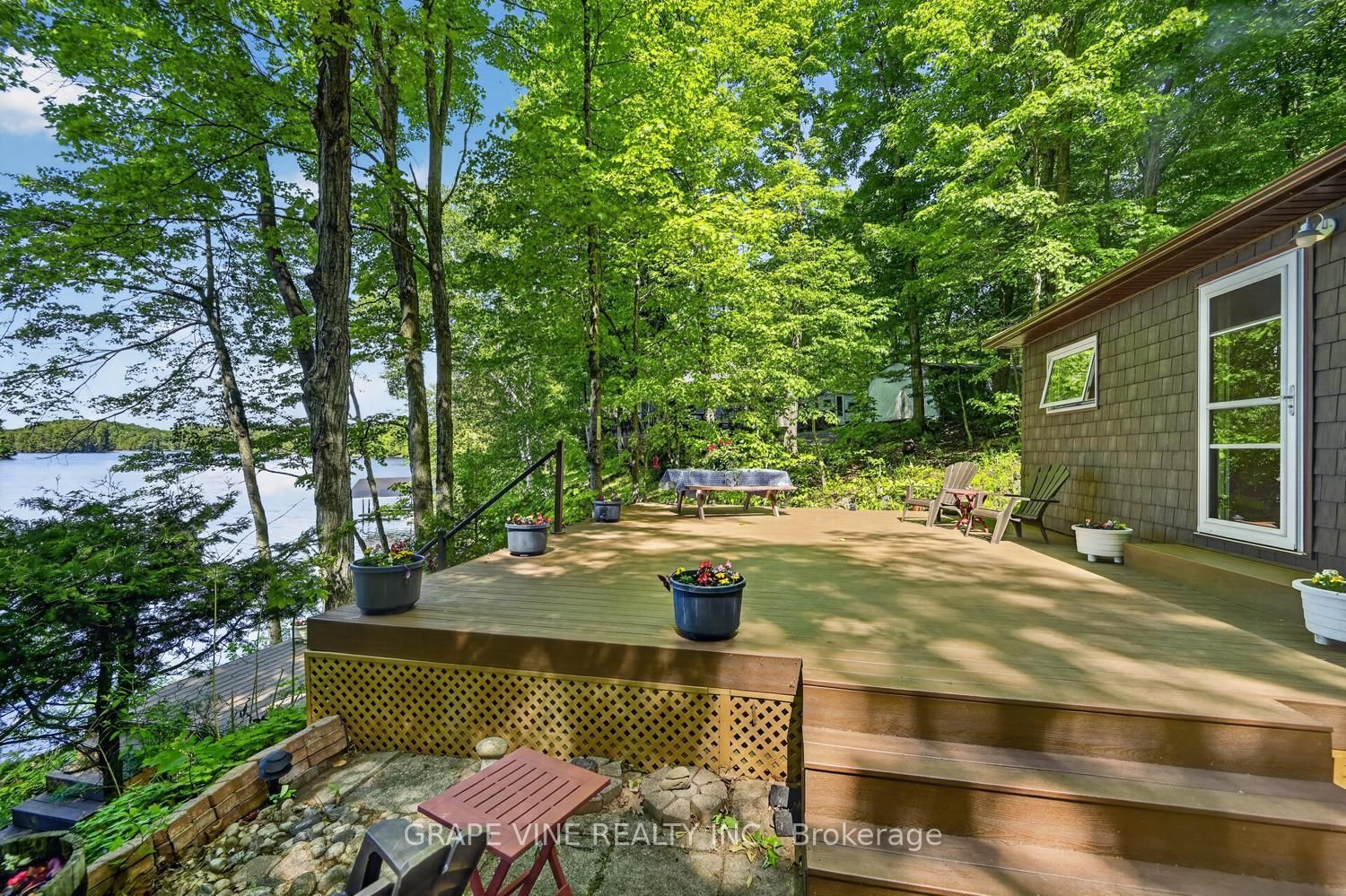 1010 Firefly Lane • Perth Road, ON photo 3