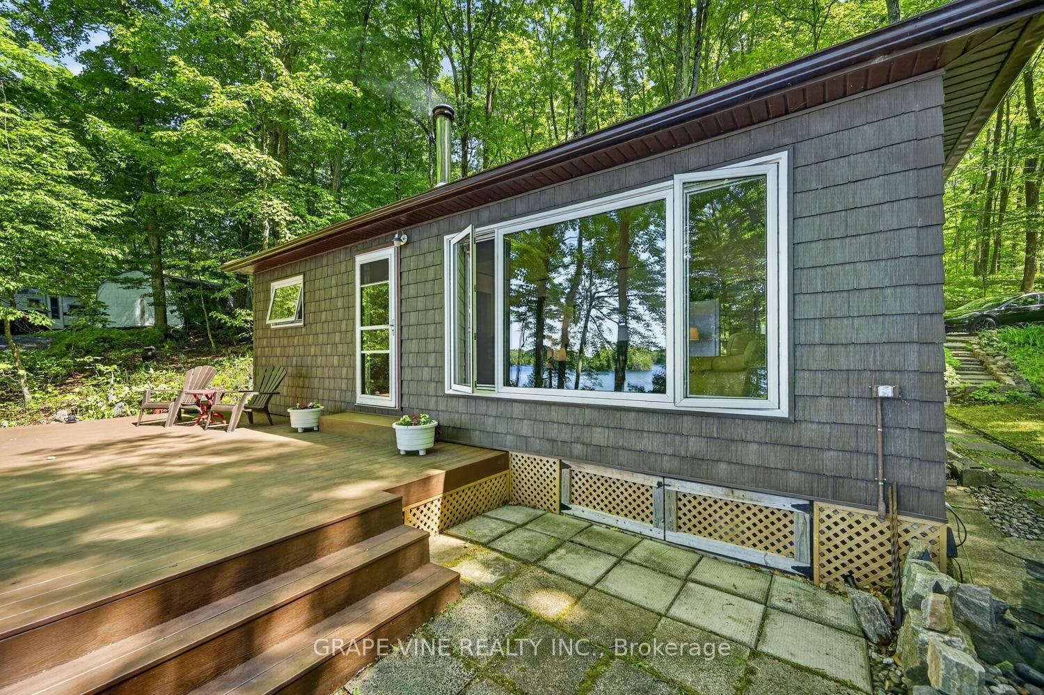 1010 Firefly Lane • Perth Road, ON photo 4