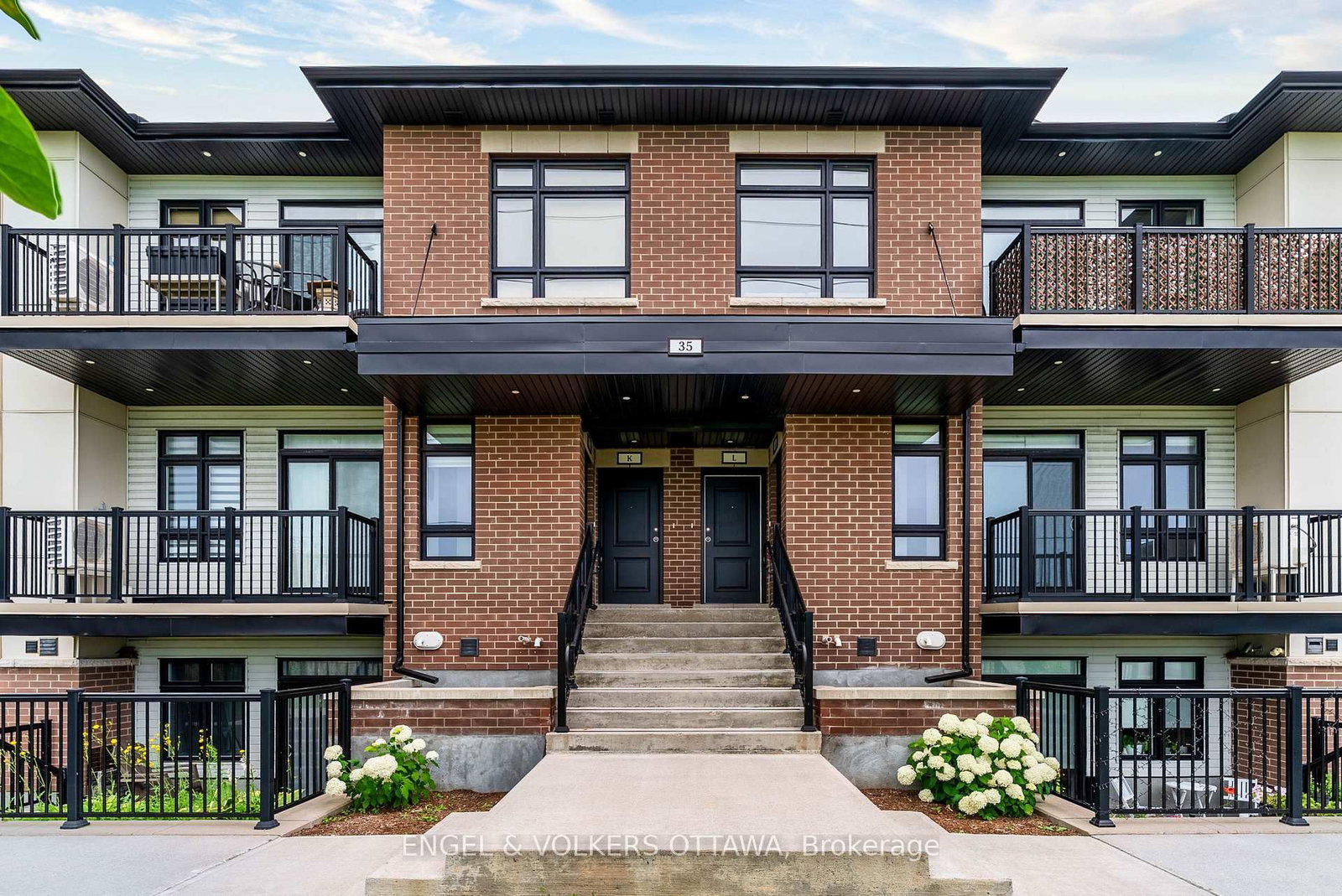 Condo sold at G-35 Overberg Way, Ottawa, Ontario, K2S 0W1 - Kanata - Emerald Meadows/Trailwest - MLS: X13569490