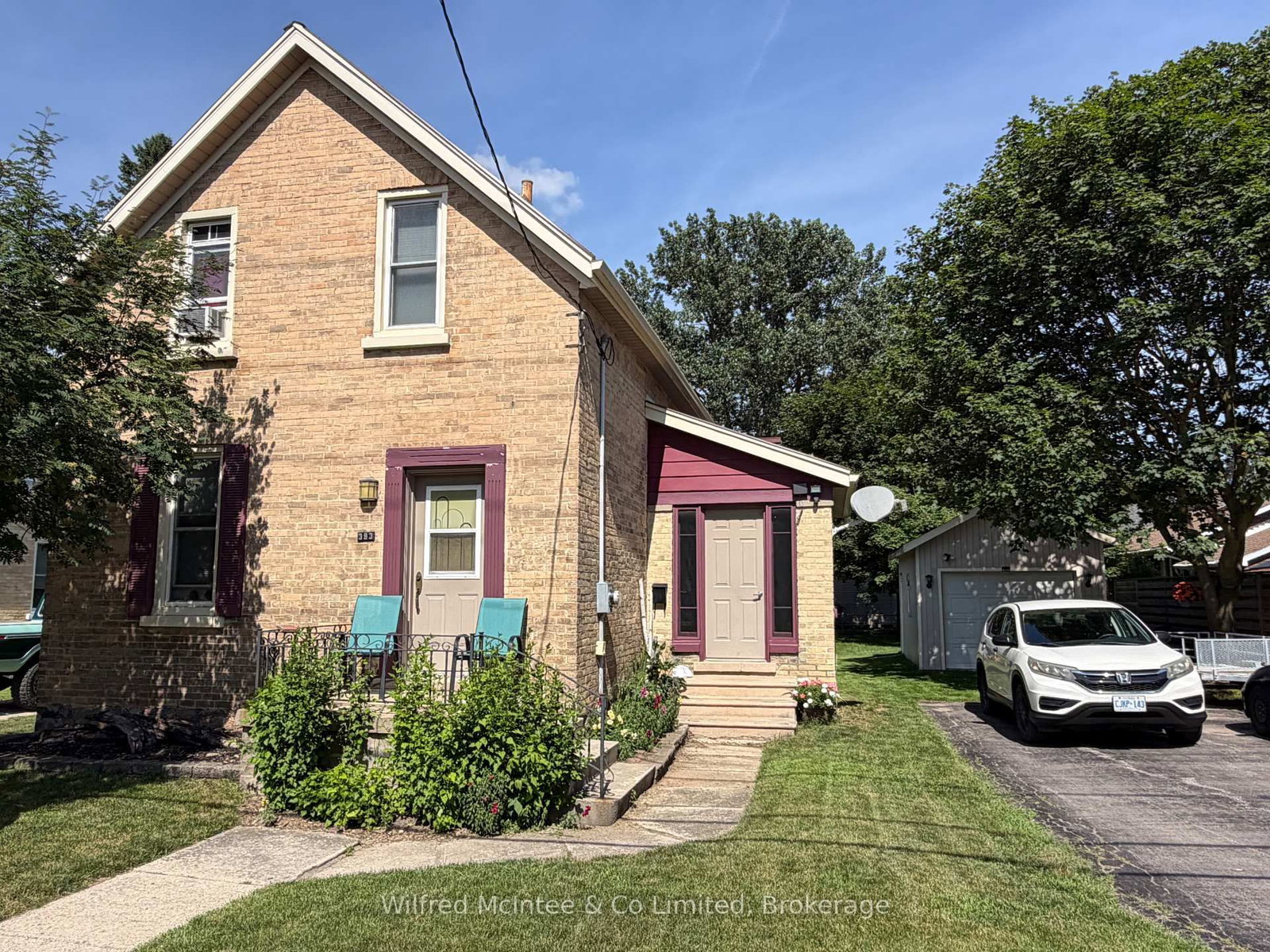 393 7th Avenue • Hanover, ON photo 2