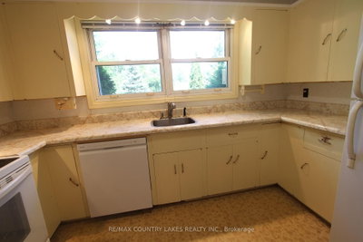986 Portage Road • Kawartha Lakes, ON photo 8