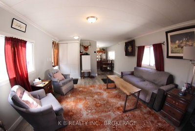 4 Cedar Street W • Greater Napanee, ON photo 2