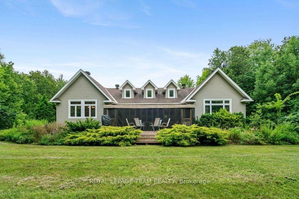 6485 Waddion Drive • Ottawa, ON photo 38