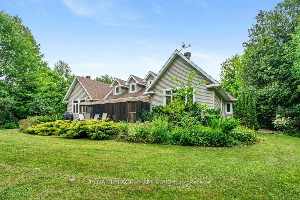 6485 Waddion Drive • Ottawa, ON photo 39