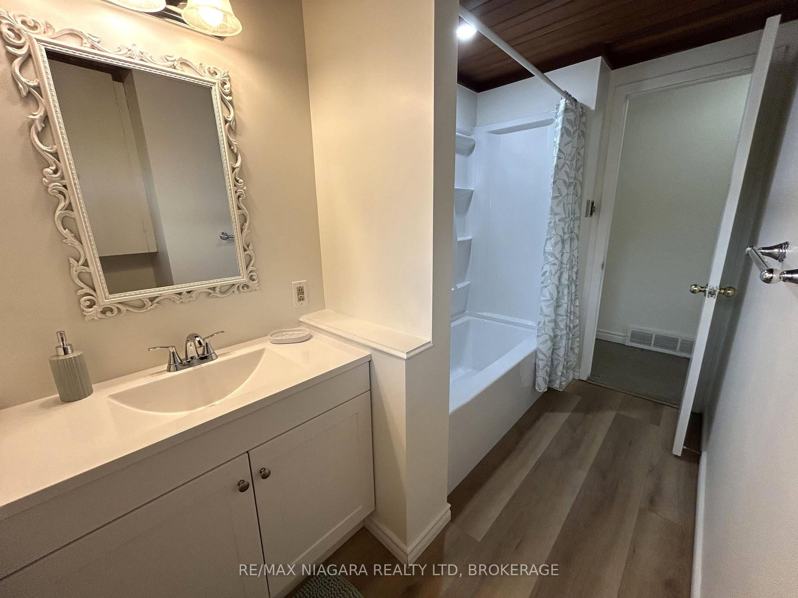 26 Friars Court • St. Catharines, ON photo 15