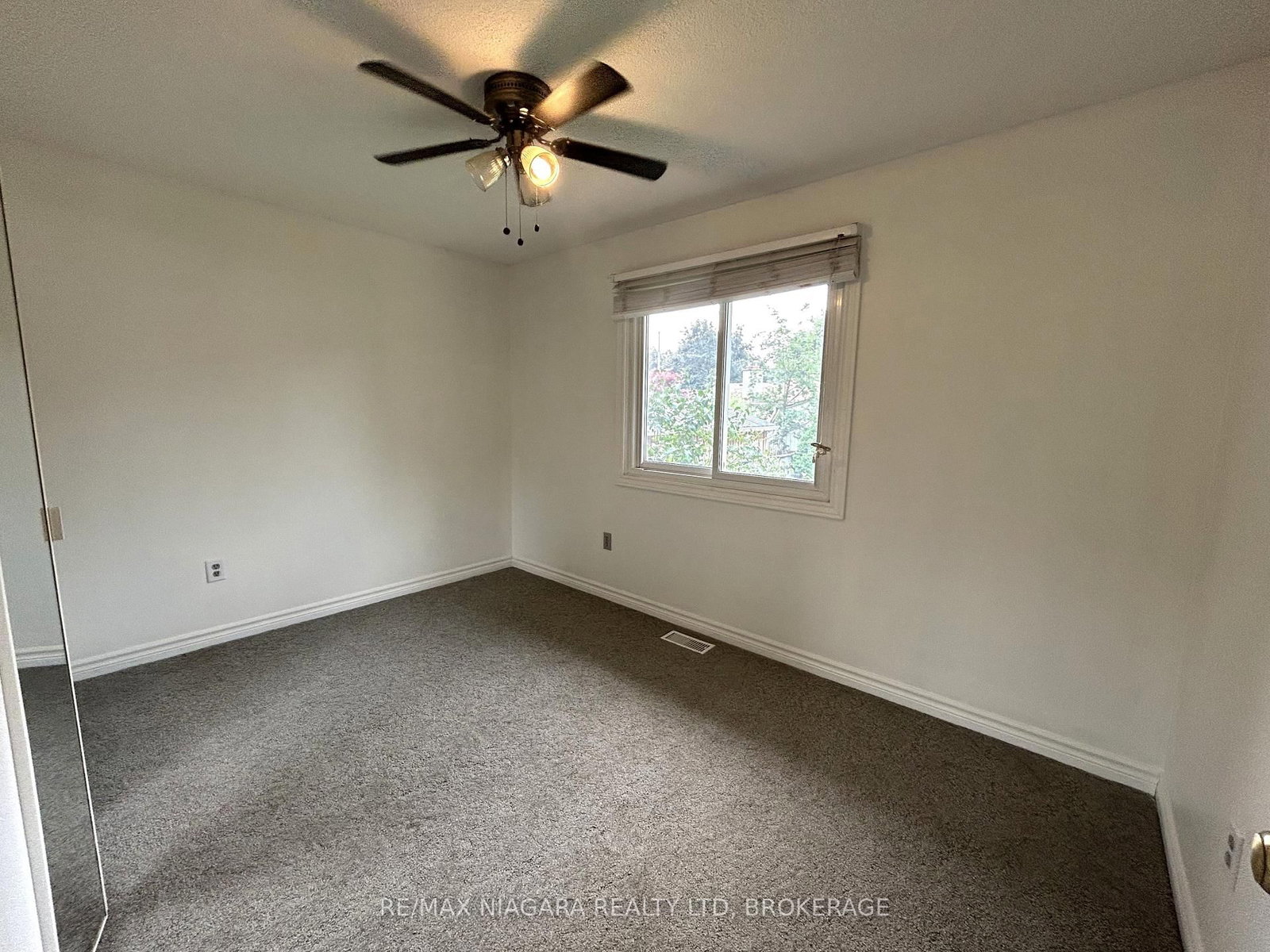 26 Friars Court • St. Catharines, ON photo 18