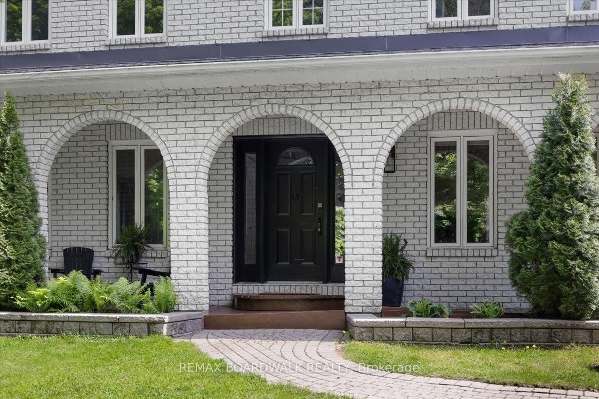 8128 MILES Crescent • Metcalfe, ON photo 1