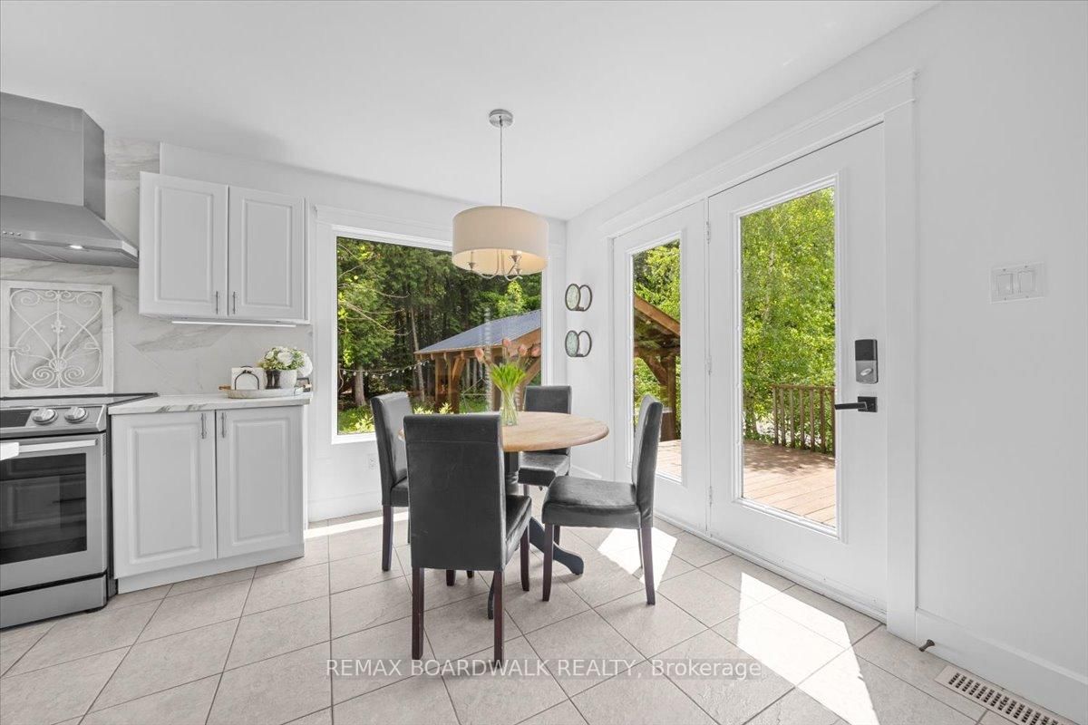 8128 MILES Crescent • Metcalfe, ON photo 12