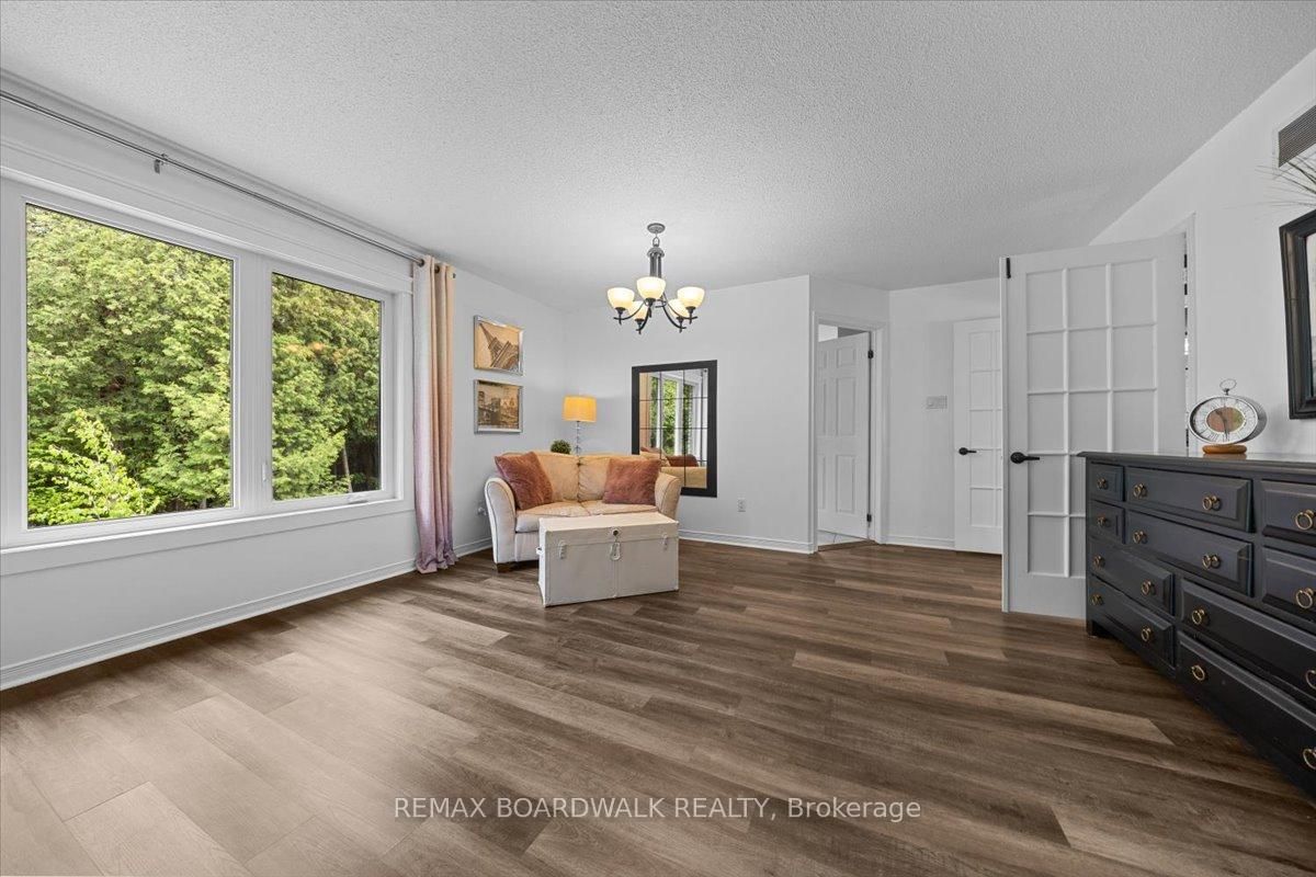 8128 MILES Crescent • Metcalfe, ON photo 22