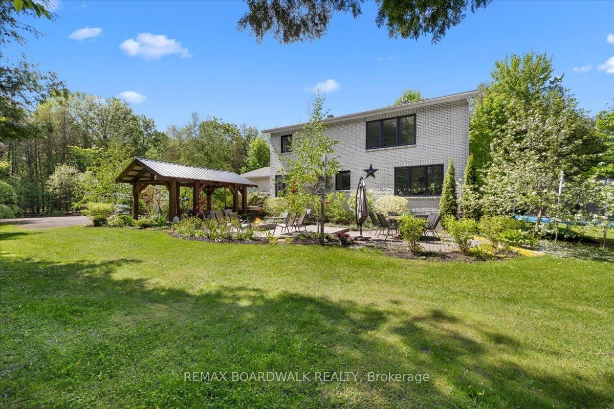 8128 MILES Crescent • Metcalfe, ON photo 37