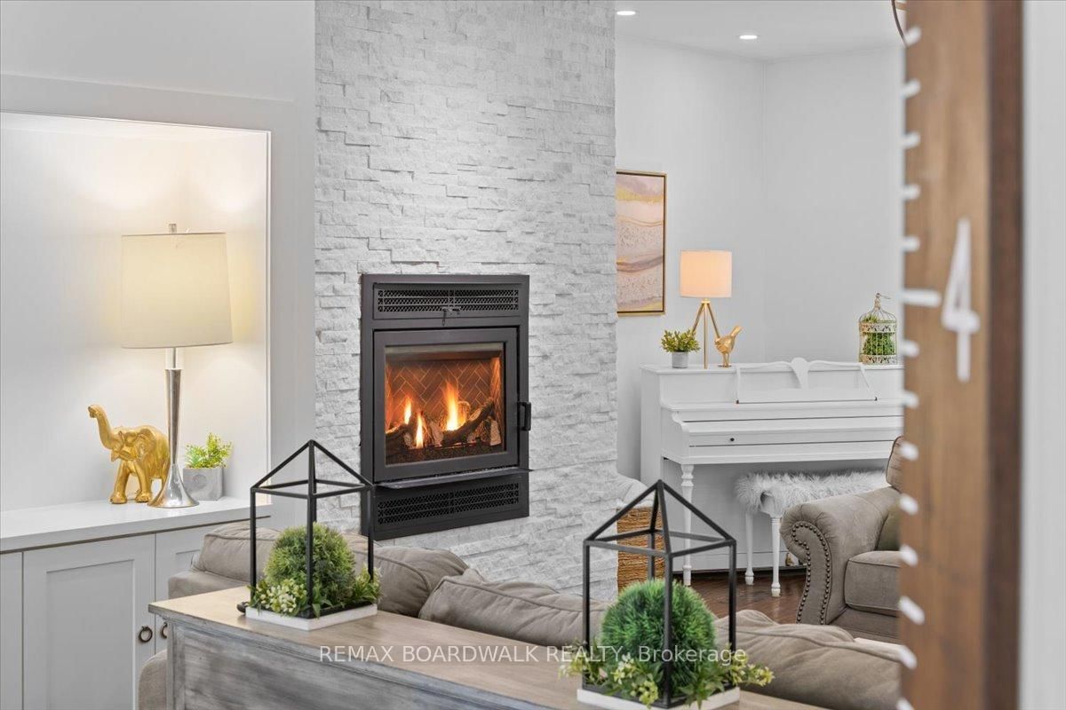 8128 MILES Crescent • Metcalfe, ON photo 7