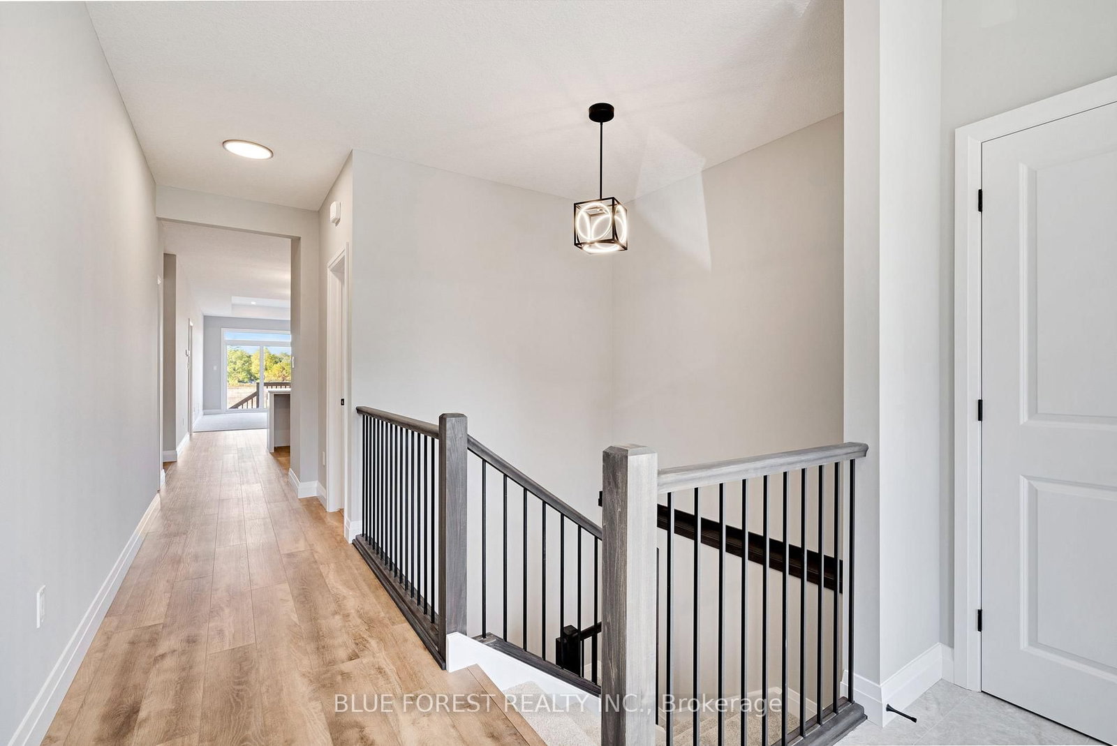 142 SHIRLEY Street • Thames Centre, ON photo 3