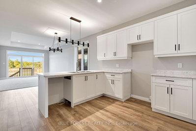 142 SHIRLEY Street • Thames Centre, ON photo 4