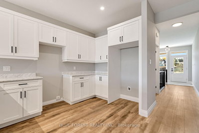 142 SHIRLEY Street • Thames Centre, ON photo 6