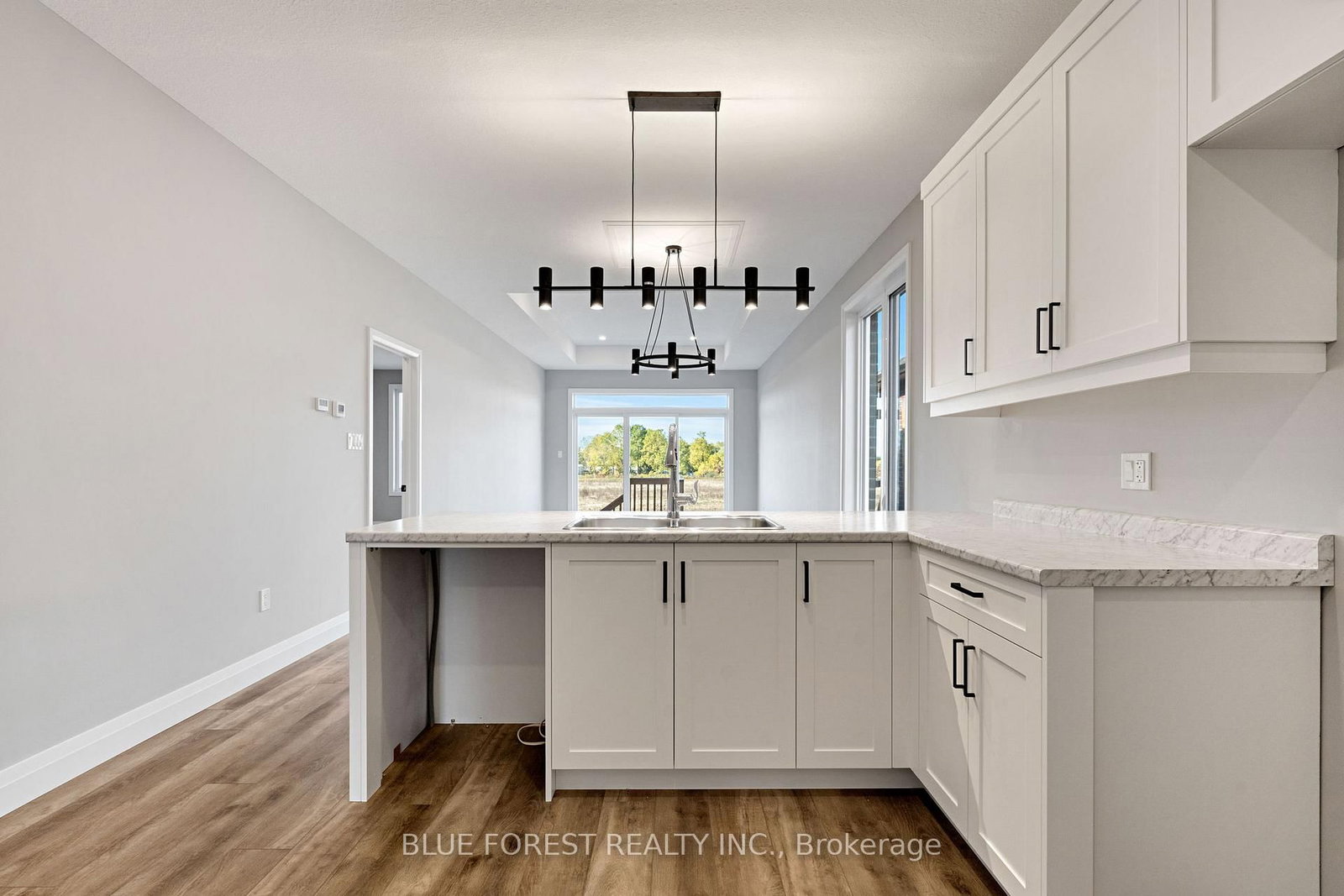 142 SHIRLEY Street • Thames Centre, ON photo 9