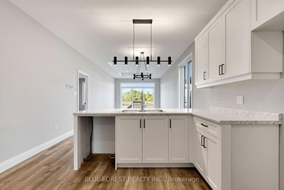 142 SHIRLEY Street • Thames Centre, ON photo 9
