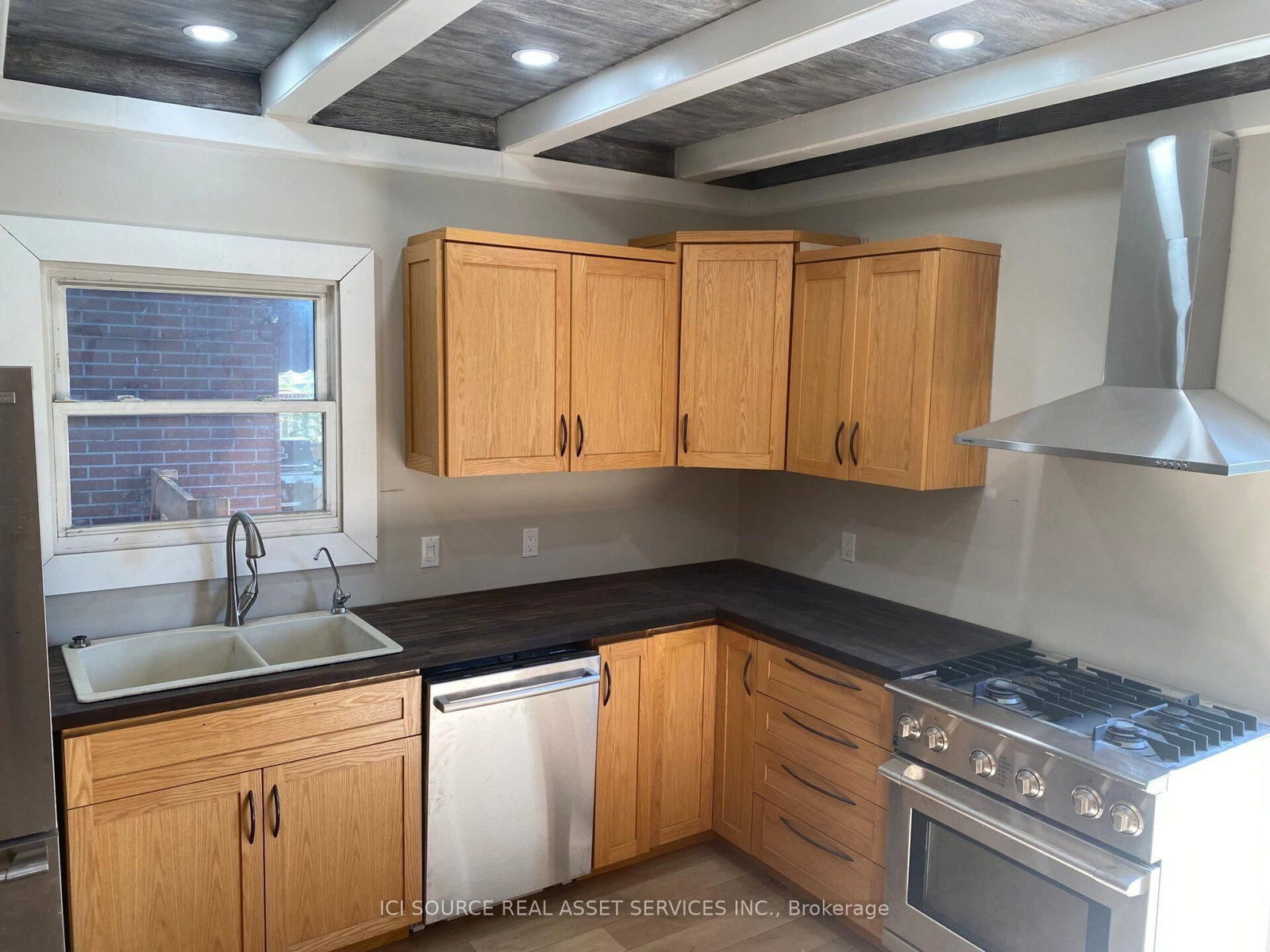 825 Raymo Road • Windsor, ON photo 3