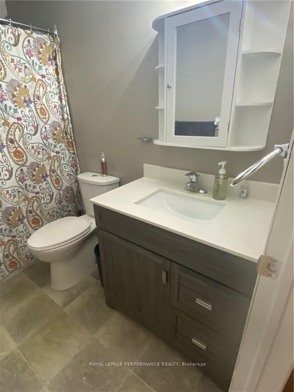 220 Kenyon St W photo 5