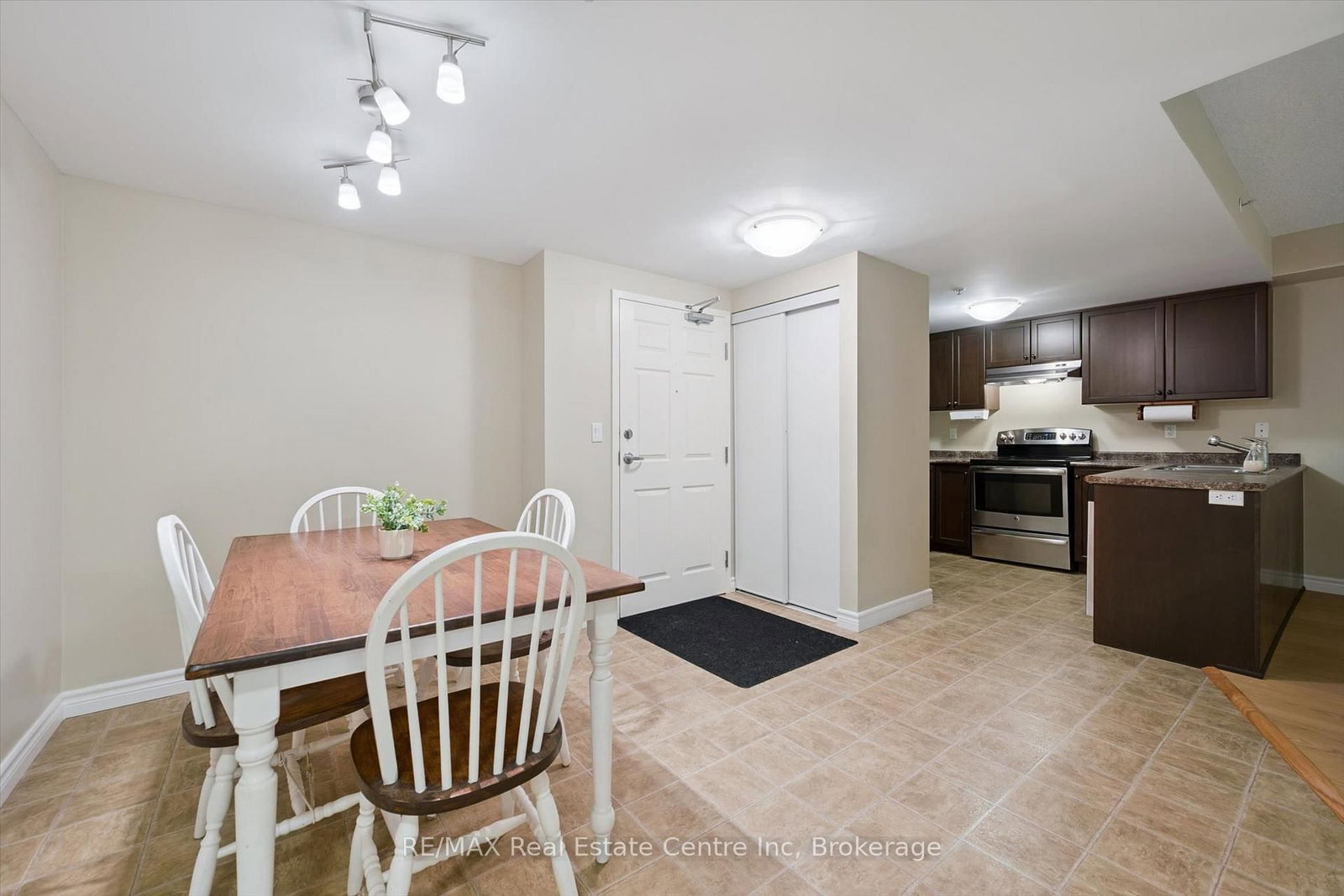 645 S St David Street • #302 • Centre Wellington, ON photo 5