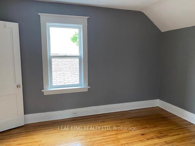 1066 Richmond Street, London East — photo 8