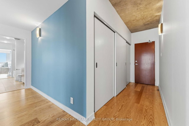 2110 - 324 Laurier Avenue W