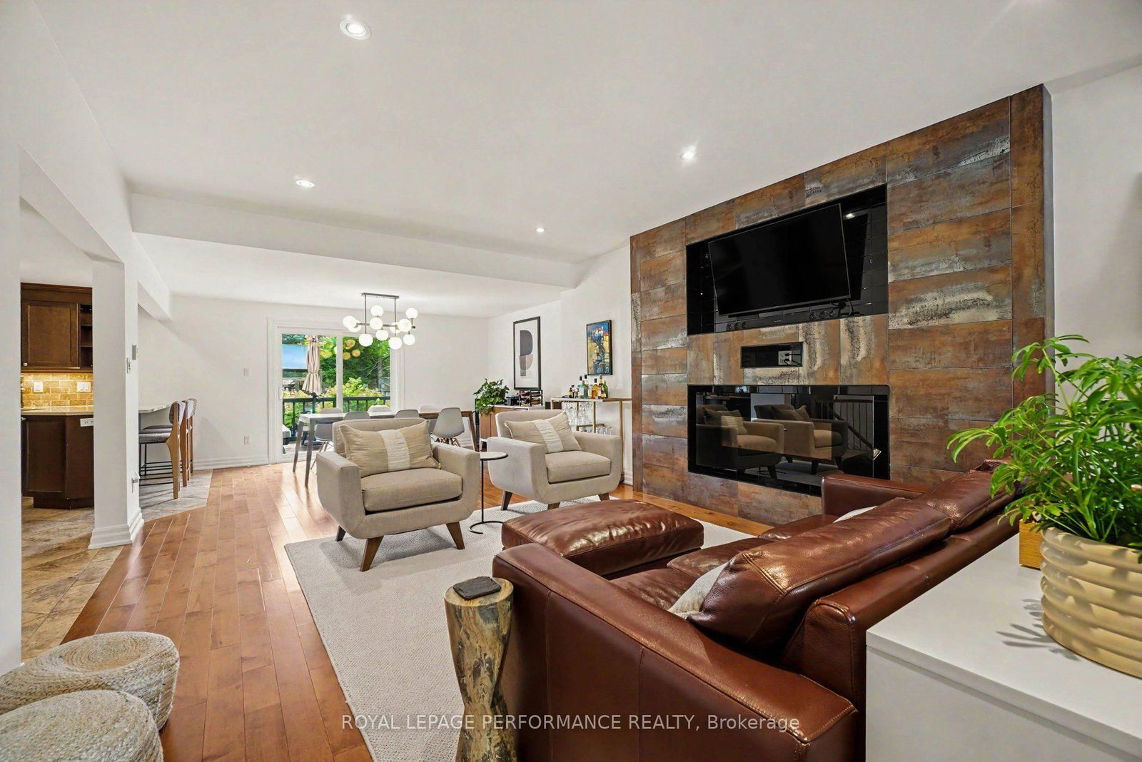 2061 Cabot Street • Ottawa, ON photo 1