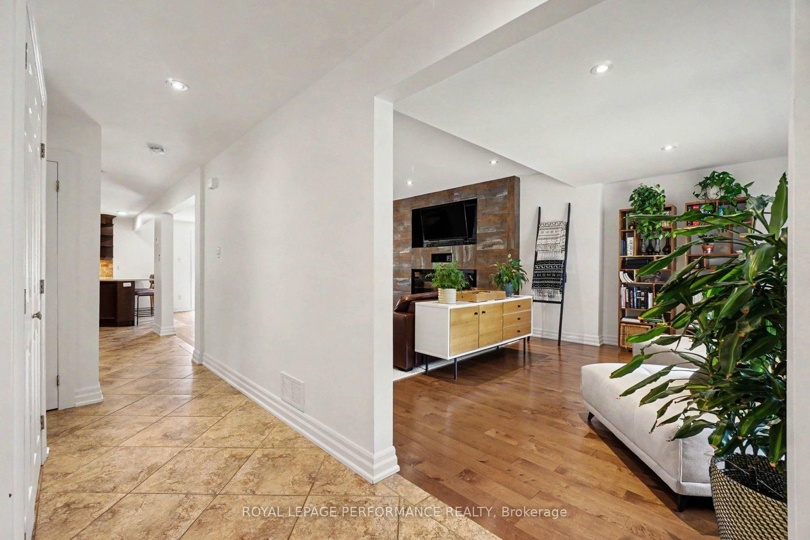 2061 Cabot Street • Ottawa, ON photo 11