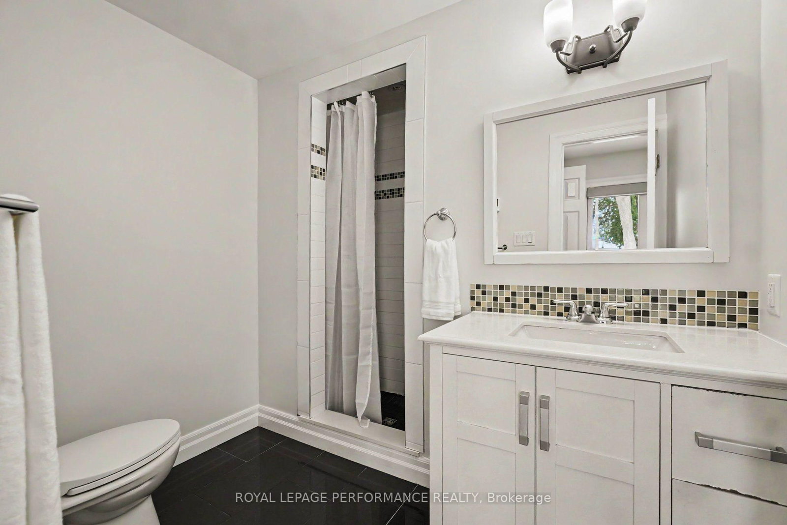 2061 Cabot Street • Ottawa, ON photo 16
