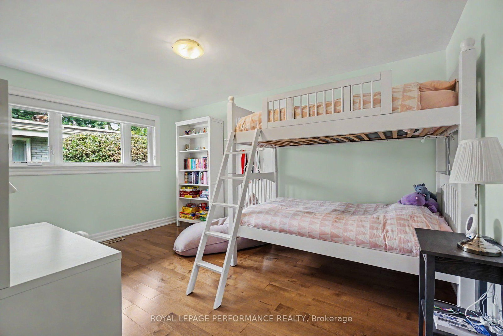 2061 Cabot Street • Ottawa, ON photo 17
