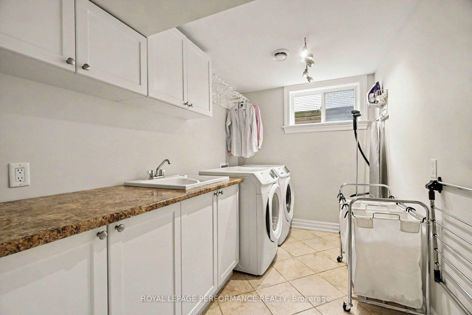 2061 Cabot Street • Ottawa, ON photo 29