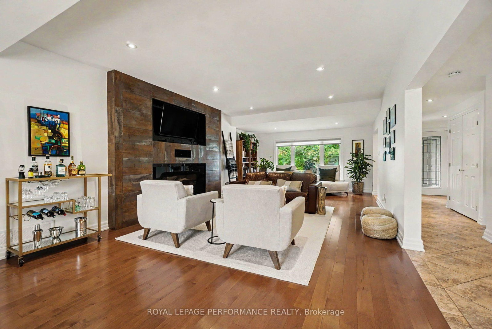 2061 Cabot Street • Ottawa, ON photo 3
