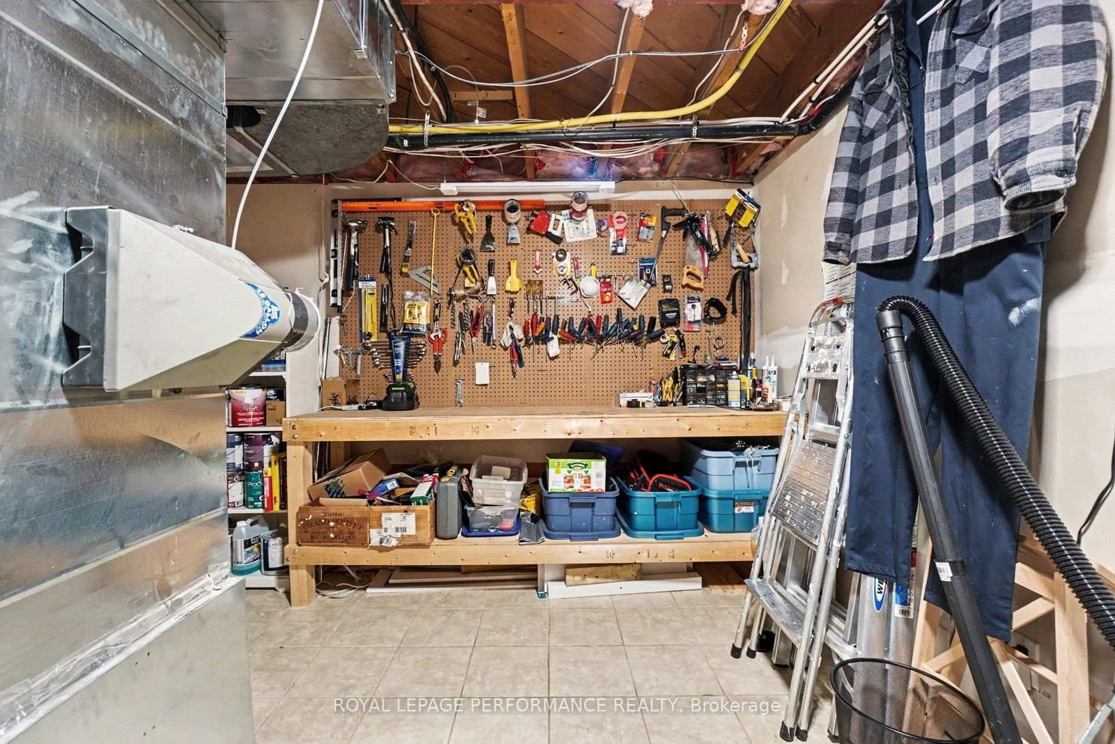 2061 Cabot Street • Ottawa, ON photo 31