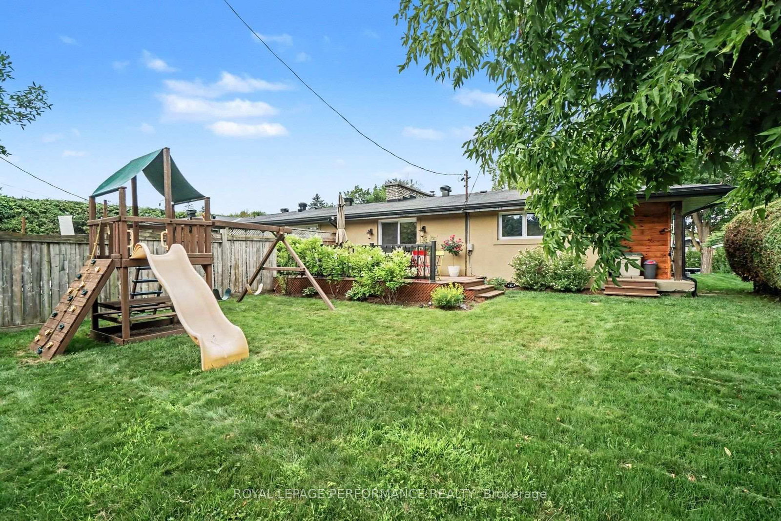 2061 Cabot Street • Ottawa, ON photo 34