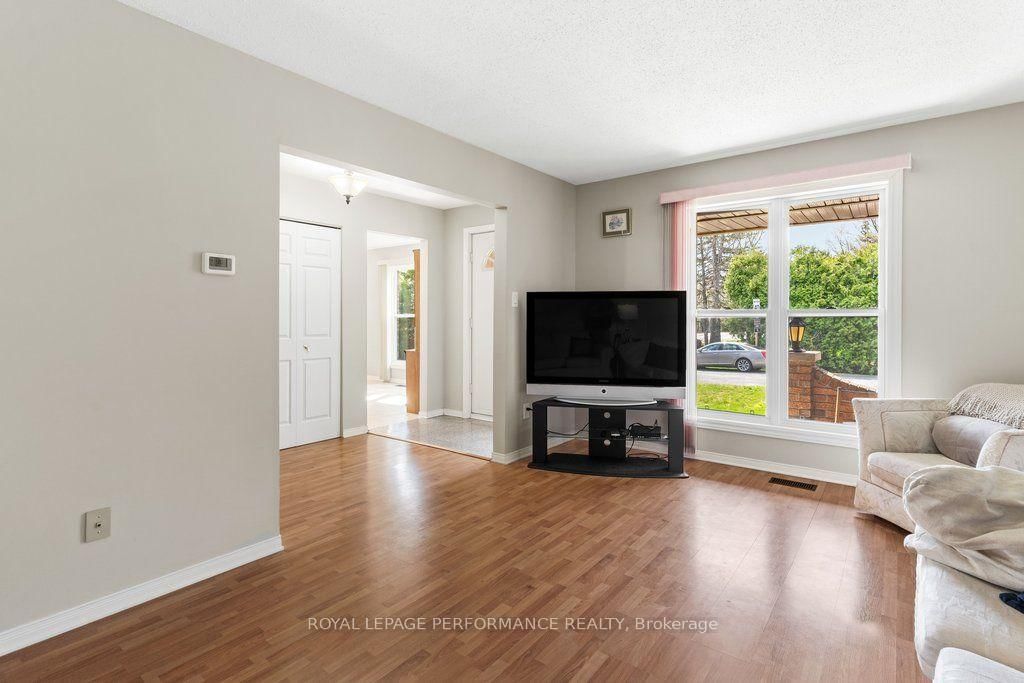 5529 Woodeden Drive • Ottawa, ON photo 14