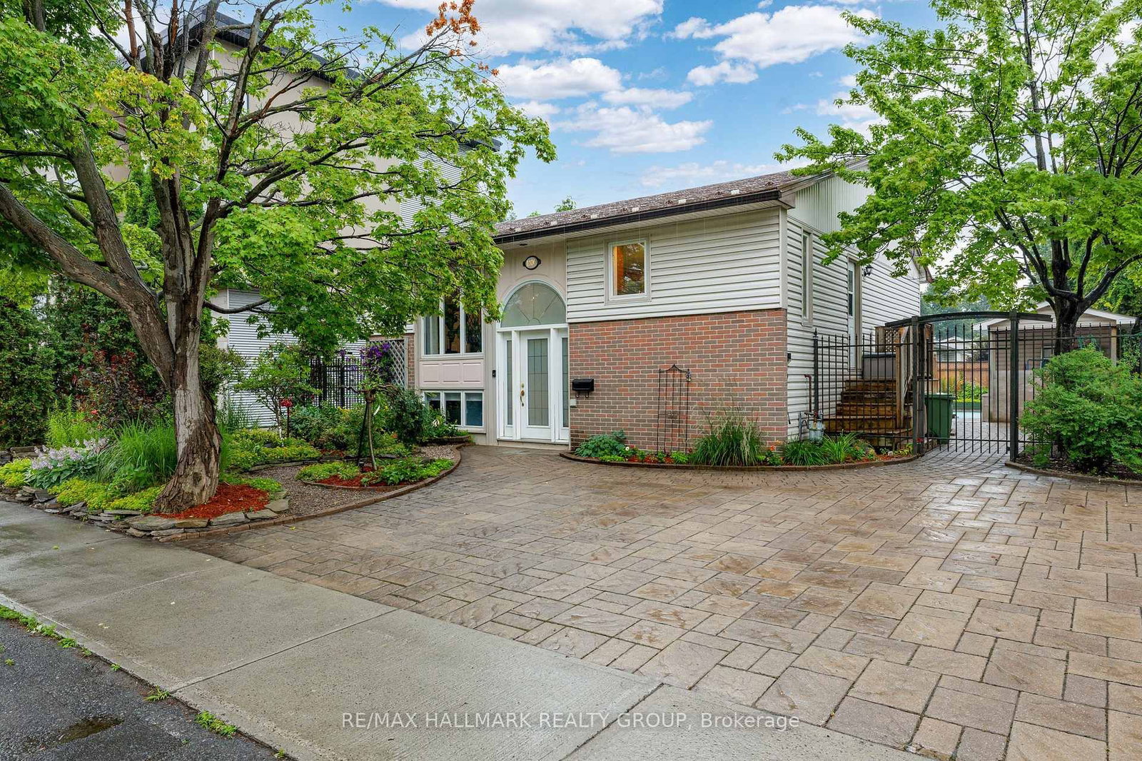 1100 Bathgate Drive • Ottawa, ON photo 1