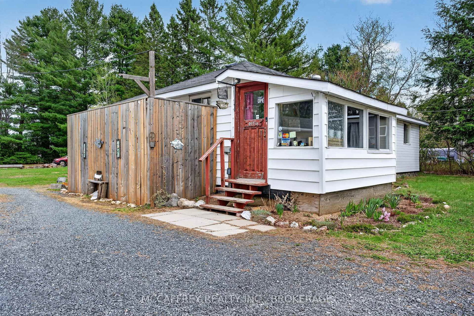 12335 HIGHWAY 41 • Addington Highlands, ON photo 3