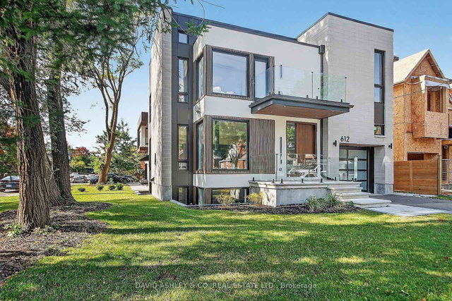 Main - 612 Tweedsmuir Avenue W