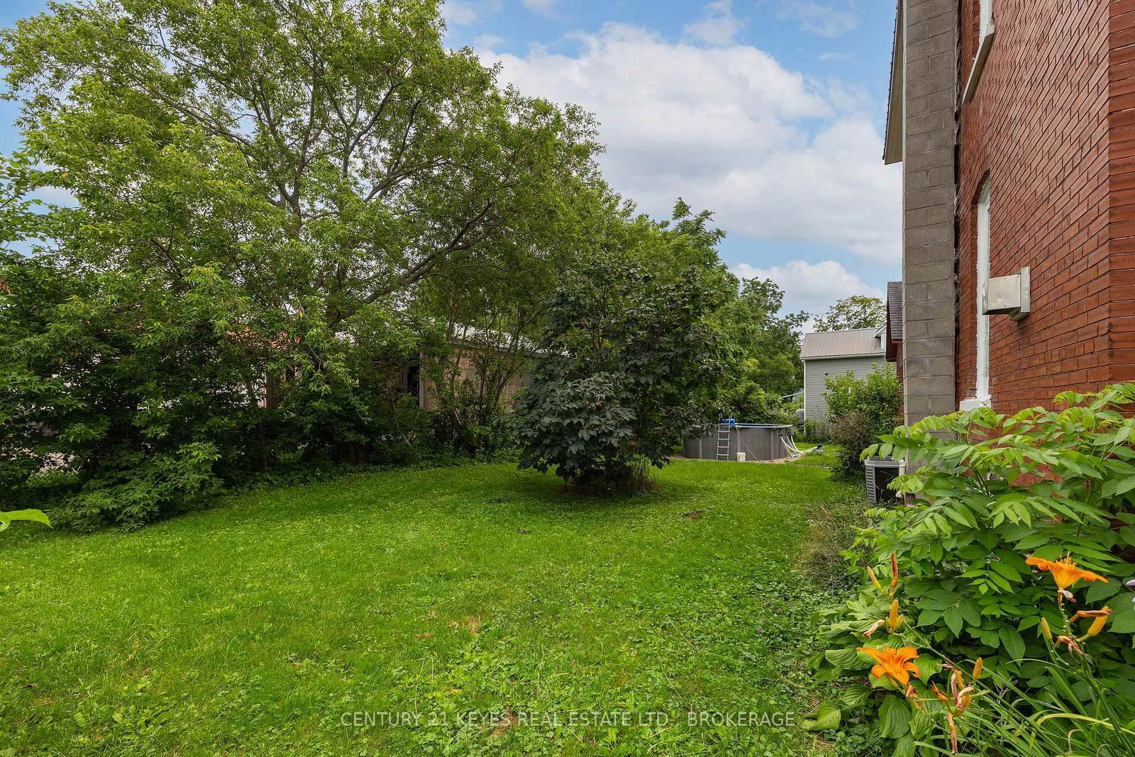 24 King St West Street W • Lansdowne Village, ON photo 12