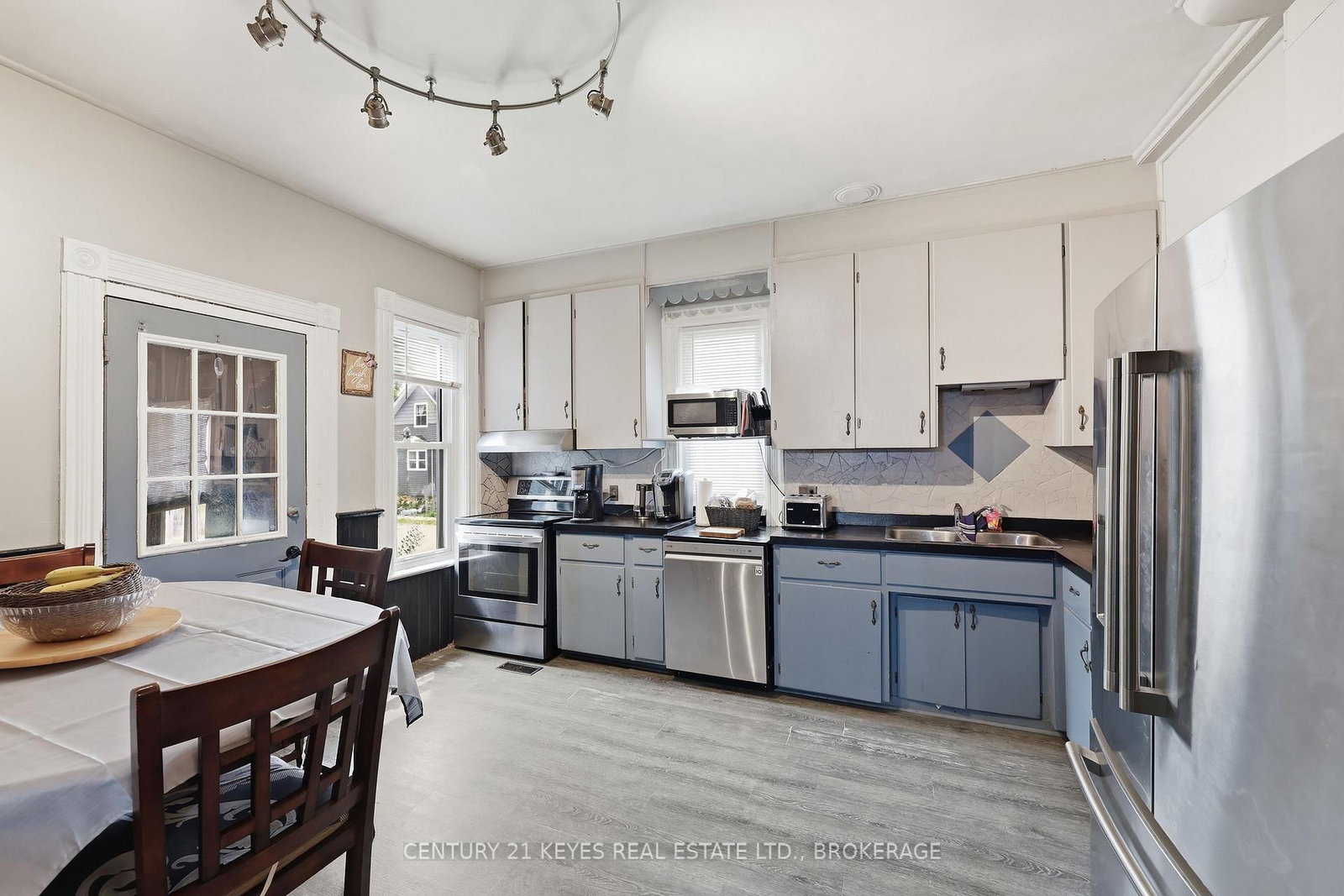 24 King St West Street W • Lansdowne Village, ON photo 22