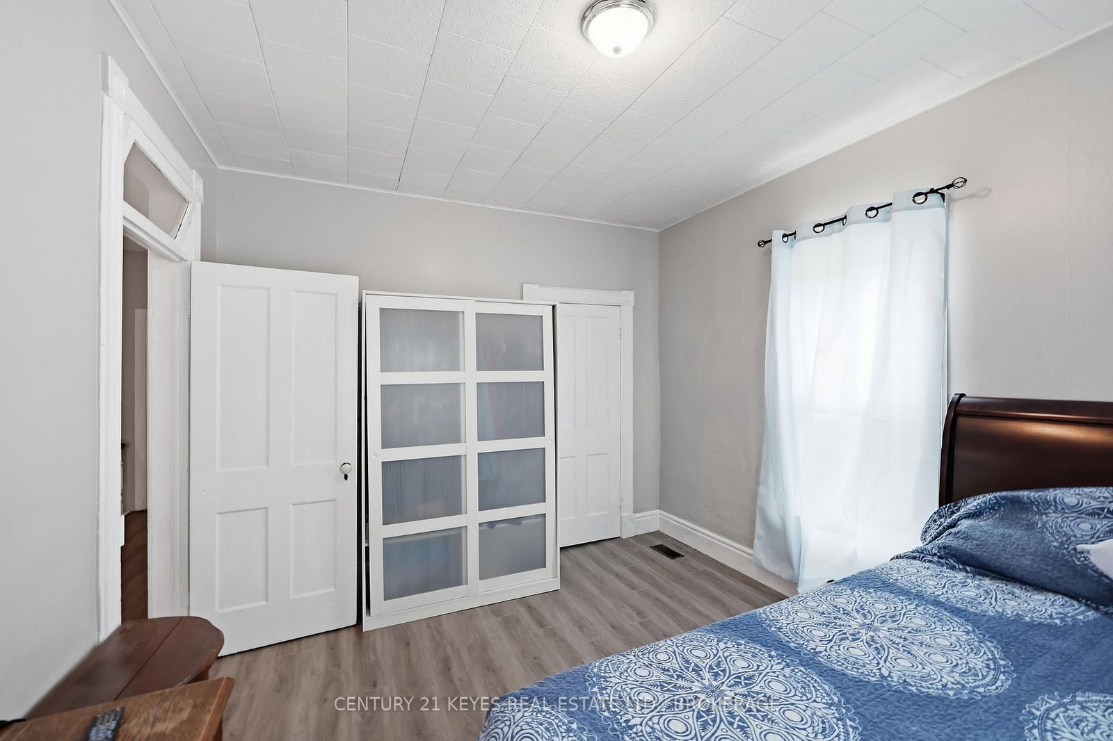 24 King St West Street W • Lansdowne Village, ON photo 37